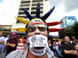 Un opositor de Chávez protesta en contra de la reelección del mandatario. AFP /