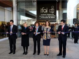 La comisionada presidenta del IFAI, Jacqueline Peschard, encabeza la inauguración de la nueva sede del Instituto. NTX /