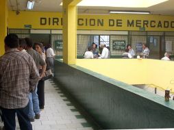 El área de Mercados traiá inconsistencias por el rumbo de combustible, integración de padrones y de expedientes de comerciantes. ARCHIVO /