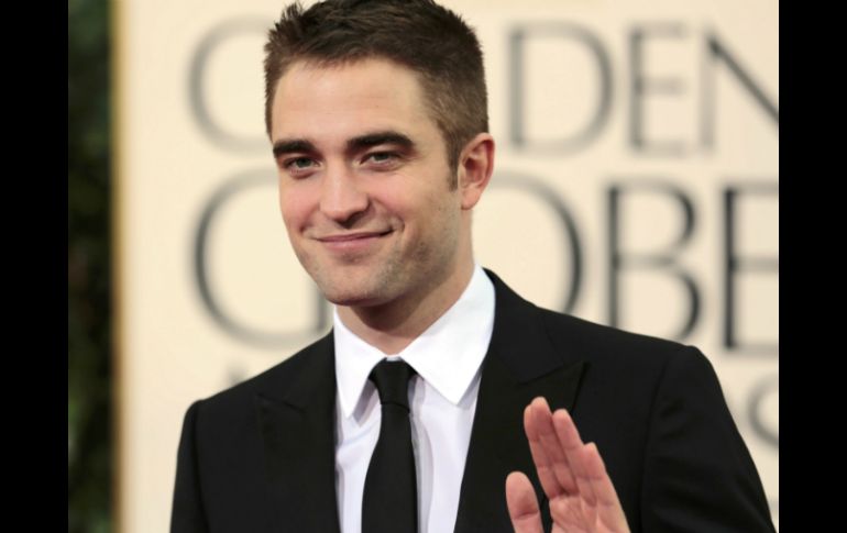 Robert Pattinson en la alfombra roja del Globo de Oro 2013. REUTERS /