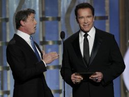 Schwarzenegger con Sylvester Stallone durante los Globos de Oro 2013. REUTERS /