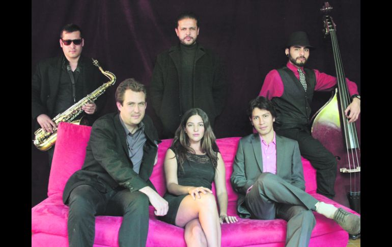 Elenco. Edgar García, Marco Pérez, Ricardo Garza, Perla Villarelo, Ricardo Fonseca y Saúl Aguirre presentan la obra El Saxofonista. EL INFORMADOR /