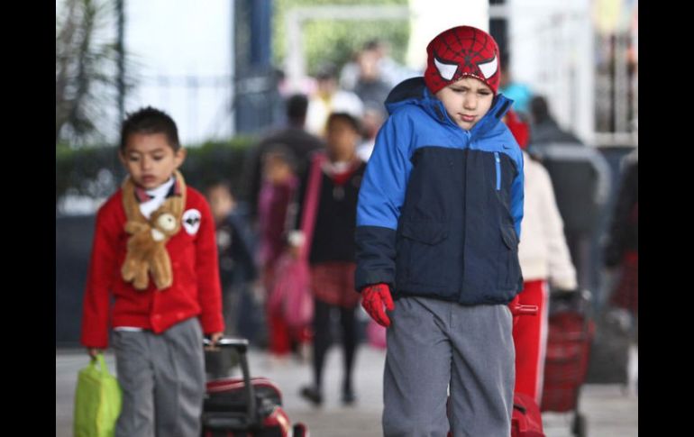 El programa se aplica durante esta época invernal, e inició en escuelas del polígono de alta fragilidad ambiental. ARCHIVO /