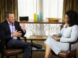 La entrevista de Winfrey (d) con Armstrong (i) será dividida en dos partes debido a la gran cantidad de material. AFP /