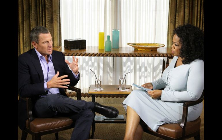 La entrevista de Winfrey (d) con Armstrong (i) será dividida en dos partes debido a la gran cantidad de material. AFP /