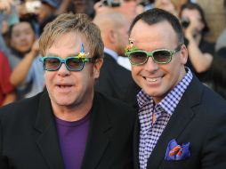 Elton John y David Furnish, anuncian la llegada de su segundo heredero. AFP /