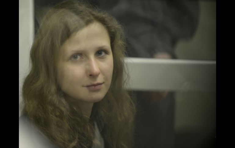 Maria Alyokhina cumple una condena de dos años de prisión por protestar contra el presidente Vladimir Putin. AP /