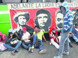 Bloqueo. Normalistas obstruyeron la Avenida Universidad de Oaxaca en protesta por la reforma. NTX /