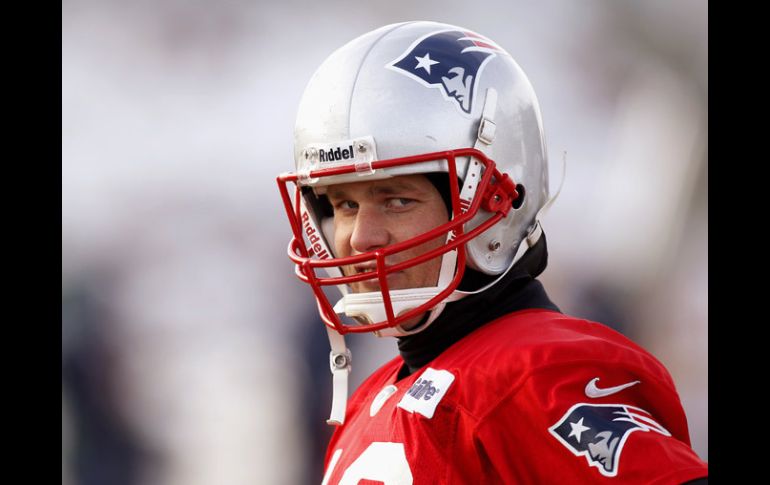 Tom Brady busca ser el mariscal de campo con más victorias en un Super Bowl por encima de Joe Montana. AP /