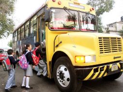 El transporte escolar puede brindarlo un tercero o el plantel con unidades propias. ARCHIVO /