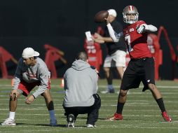 Colin Kaepernick (der) es el hombre a seguir el próximo domingo en la final de la NFC. AP /