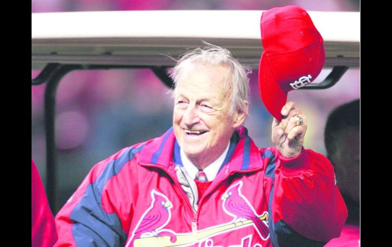 En sus últimos años, Musial aparecía poco en público, pero lo hizo en la Serie Mundial de 2011 para apoyar a San Luis. REUTERS /