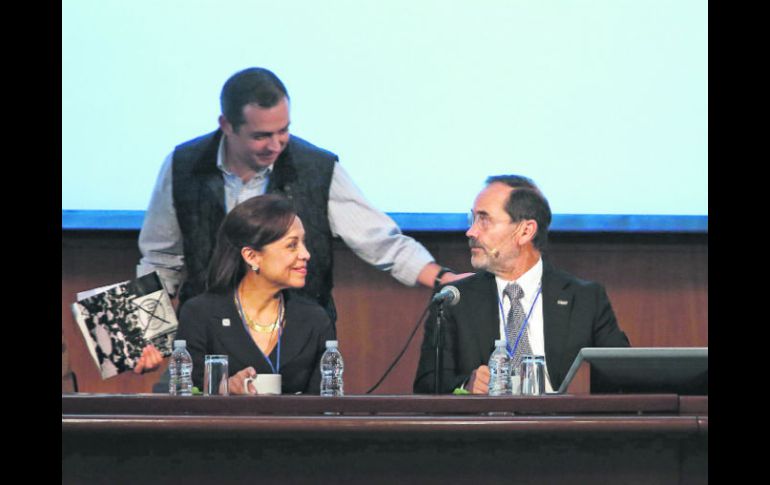 Ernesto Cordero, Josefina Vázquez Mota y el líder nacional del PAN, Gustavo Madero, durante el Consejo Nacional. SUN /