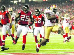 Frank Gore entra a las diagonales, para conseguir el touchdown que puso a los 49ers en camino al partido por el título de la NFL. AP /