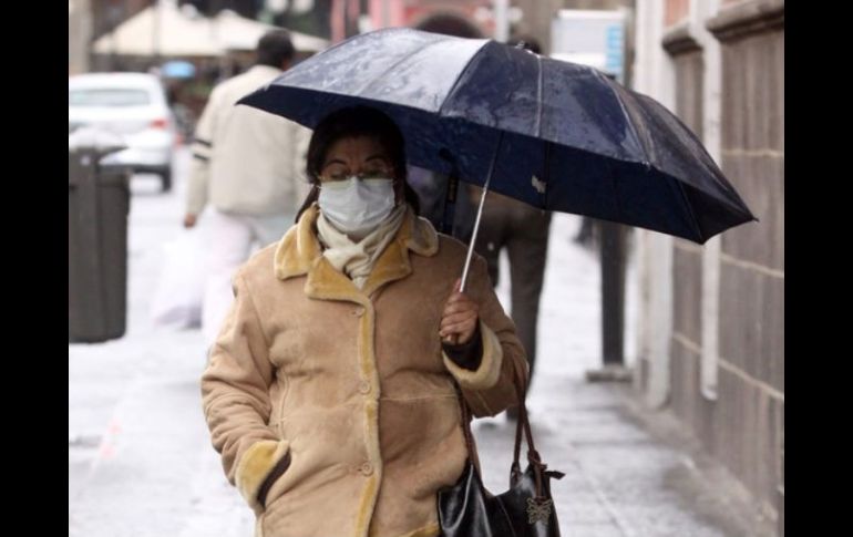 También pueden esperarse lluvias ''ligeras y dispersas''. ARCHIVO /