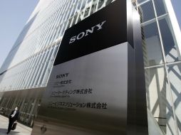 Sony frenó las ventas de Xperia en octubre, un mes después de su lanzamiento, tras descubrir espacios entre la pantalla y la carcasa. ARCHIVO /