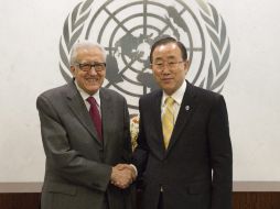 El secretario general de ONU, Ban Ki-moon, y el mediador Lakhdar Brahimi, se reunieron en Nueva York para discutir sobre Siria. EFE /