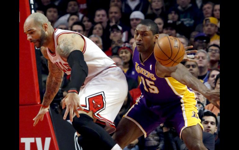 Lakers mantiene la marca perdedora en la temporada. AP /