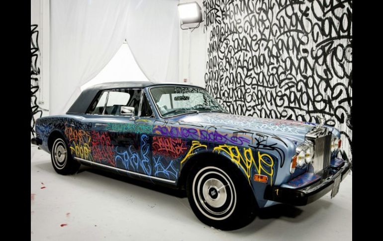 El Rolls Royce Corniche 1984 de Éric Cantona grafiteado por JonOne, estrella para una obra de beneficencia.  /