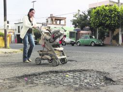 Esteban Alatorre y Ramón Castellanos. En el Oriente de la ciudad es urgente renovar la carpeta asfáltica. EL INFORMADOR /