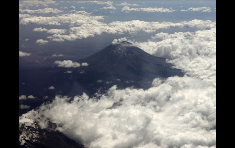 El monitoreo del volcán Popocatépetl se lleva a cabo de manera continua. ARCHIVO /