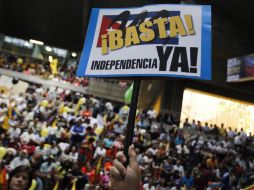 Un opositor de Chávez protesta durante la celebración del fin de la dictadura. REUTERS /