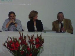 Corina Armella y Héctor Velasco presentan la publicación ''Vida entre libros'', en el Archivo Municipal de Zapopan. EL INFORMADOR /