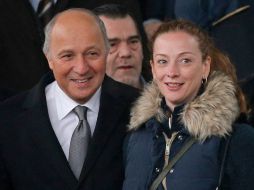 El canciller francés Laurent Fabius y Florence Cassez. AP /