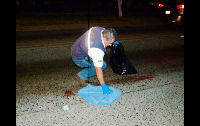 Autoridades llevaron el cuerpo a la morgue para que sea identificado.  /