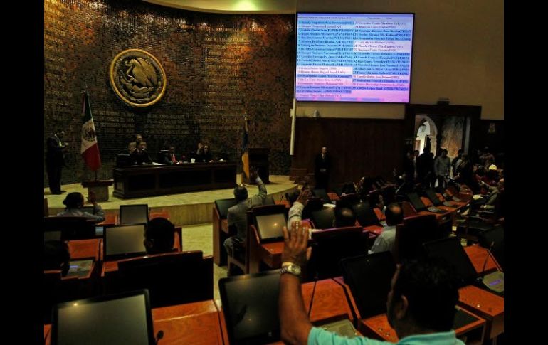 Se ordena que debe leerse el Bando Solemne en una sesión previa a la toma de protesta del mandatario estatal electo. ARCHIVO /