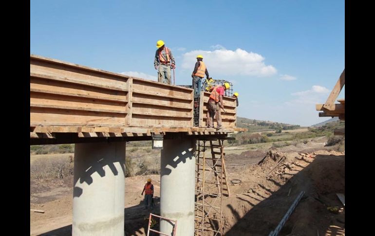 El director de la Semades, Antonio Odorica Hermosillo, asegura que la construcción implica un impacto ambiental al Cerro Viejo EL INFORMADOR /