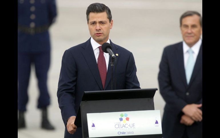 El Presidente Enrique Peña Nieto arribó a las 8:50 horas local (5:50 de la ciudad de México) a la capital de Chile. AFP /