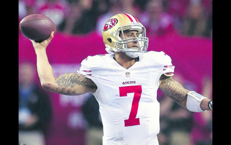 El público estará pendiente de Colin Kaepernick, que se ha convertido en inspiración para los fanáticos del equipo de la Bahía. AP /