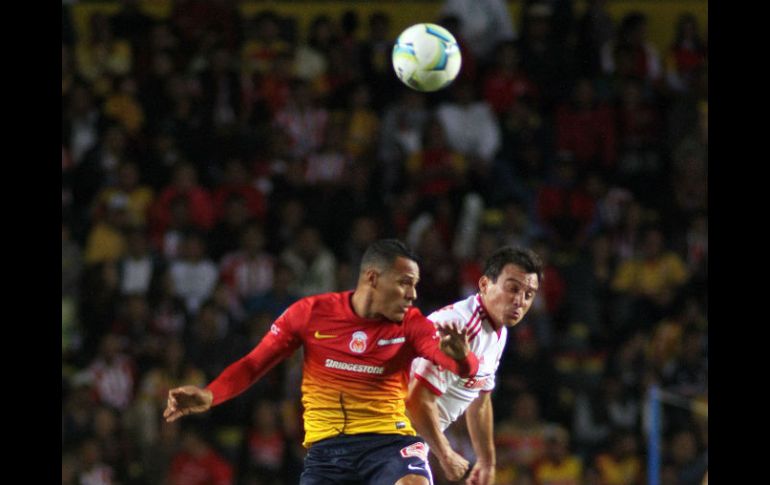 Chivas contra Morelia, en uno de los partidos correspondientes a la jornada cuatro del Torneo Clausura 2013.  /