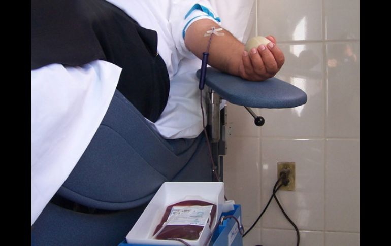 La edad ideal para donar sangre es a partir de los 18 y hasta los 65 años. ARCHIVO /