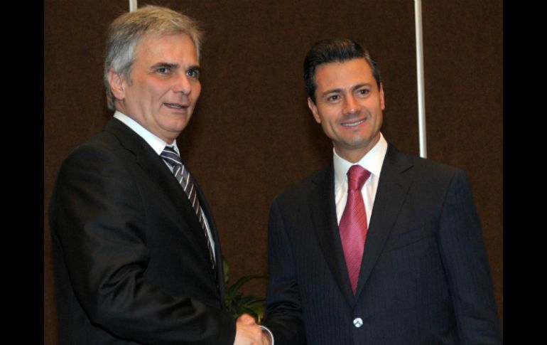 El mandatario mexicano sostuvo una reunión con el canciller federal de Austria, Werner Faymann. EFE /