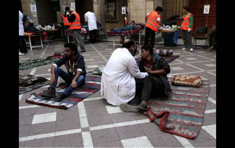 La mayoría de los heridos presentan síntomas de asfixia por inhalación de gases lacrimógenos. EFE /