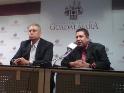 Juan Larios Vázquez (i), jefe de la Unidad Departamental de Inspección a Mercados y Comercio en Espacios Abiertos, y Ricardo Duarte.  /