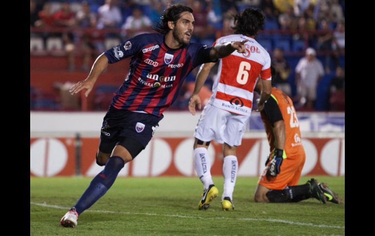 Joaquín Larrivey puso en ventaja al Atlante muy temprano en el partido con dos anotaciones. MEXSPORT /