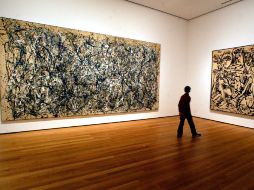 En 1912 nace el pintor estadounidense Jackson Pollock. Aquí, una exposición en Nueva York con sus creaciones. AP /