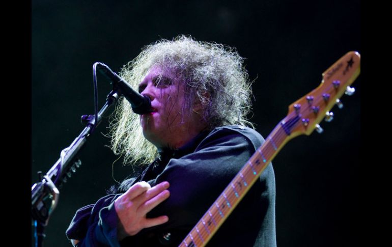 Robert Smith, líder de The Cure anuncia su visita a tierras aztecas. AP /