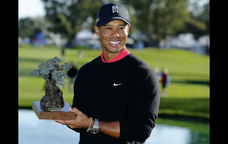 El golfista estadounidense se consagró campeón del Torrey Pines con una diferencia de 72 golpes. REUTERS /