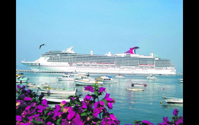 Aunque la derrama económica y la afluencia en turismo aumentaron en el sexenio estatal, llegaron menos cruceros a Puerto Vallarta. ESPECIAL /