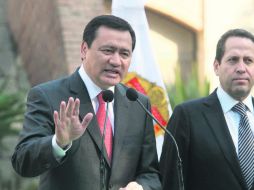 Osorio Chong acompañado del gobernador del Estado de México, al presentar el plan a seguir en materia de combate al crimen. SUN /