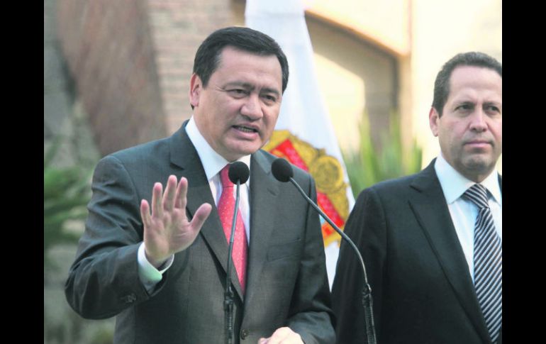 Osorio Chong acompañado del gobernador del Estado de México, al presentar el plan a seguir en materia de combate al crimen. SUN /