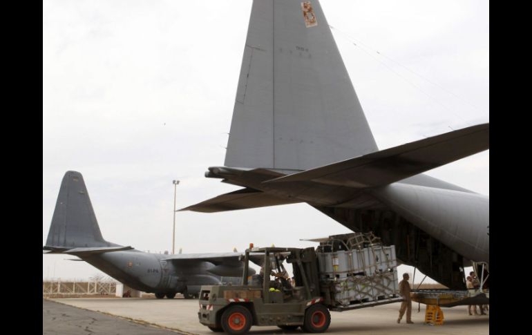 Aviones C-17 han realizado 17 misiones para trasladar personal francés y más de 390 toneladas de equipamiento. EFE /