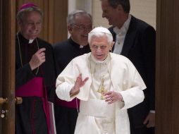 El Papa Benedicto XVI recibió y aplaudió a los grupos folclóricos mexicanos. AP /