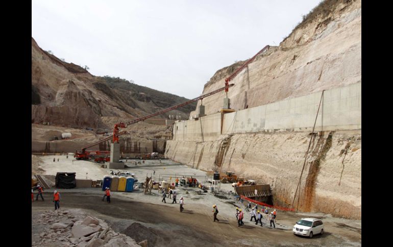 Con una cortina de 105 metros, El Zapotillo podría surtir de agua a Guanajuato, unas 14 comunidades de Los Altos de Jalisco y la ZMG. ARCHIVO /