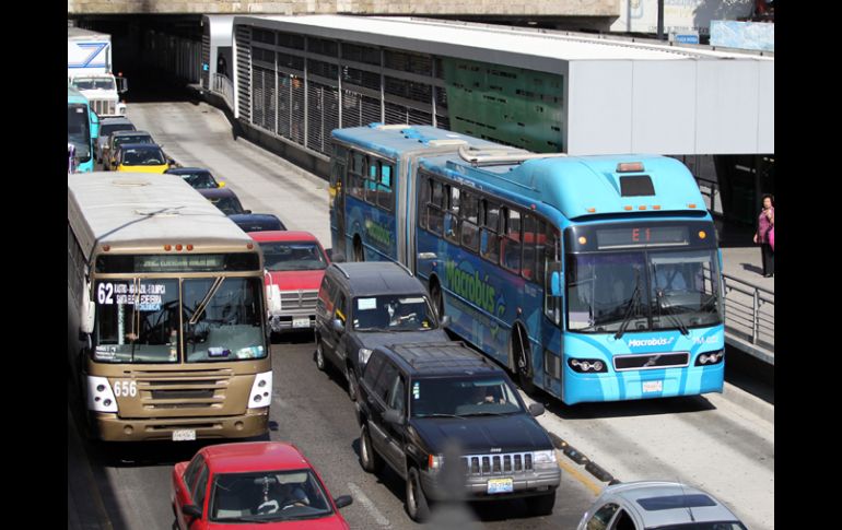 La ruta 62 del transporte público continua circulando por la Calzada Independencia. ARCHIVO /