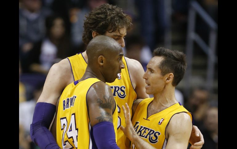 Lakers busca levantarse de la mala temporada que atraviesan. AFP /